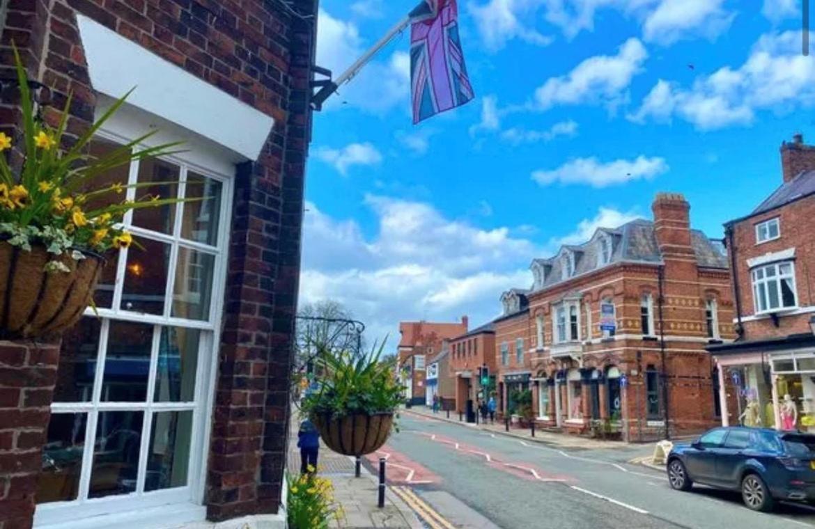 Tarporley Holiday Cottage ภายนอก รูปภาพ